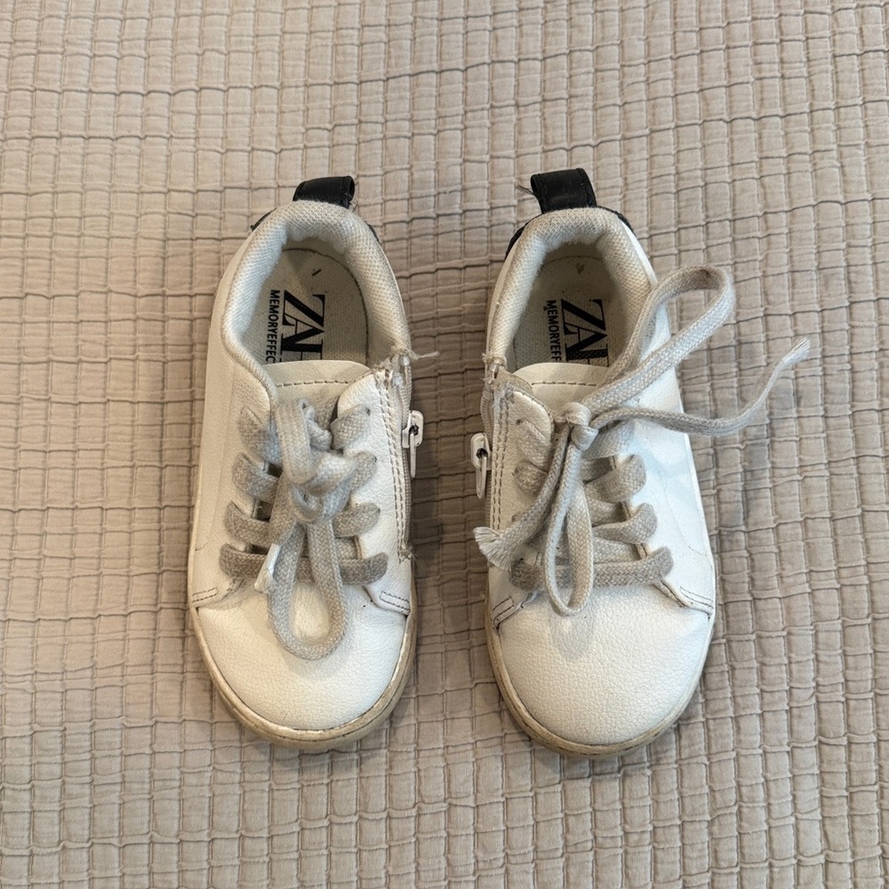 Zara Kids White and Black Sneakers - Size 8